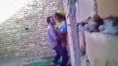 Таджик мешает другу выебать соседку, у которого и без него не особо получается присунуть